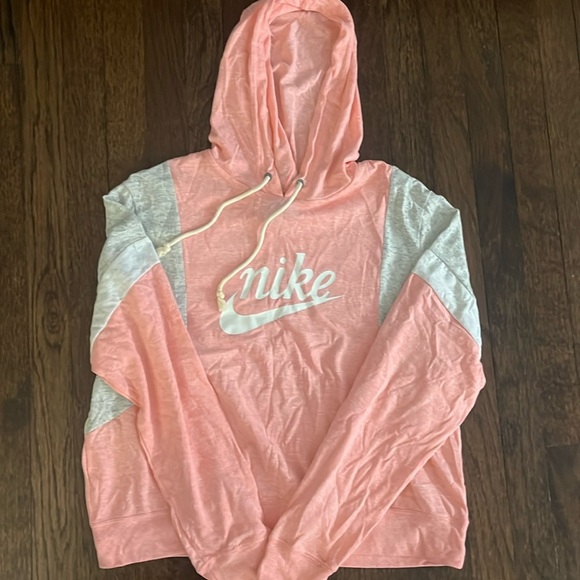 Tops - COPY - (Very)Lightweight Nike hoodie